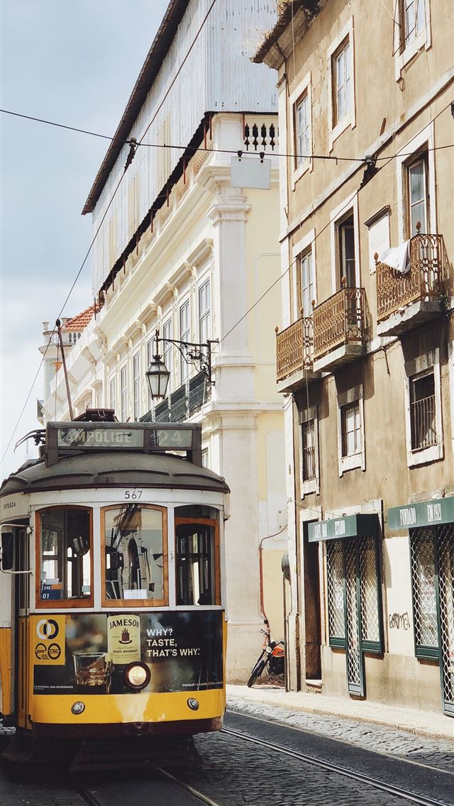 1284x2778 bus between buildings - portugal iPhone Wallpaper