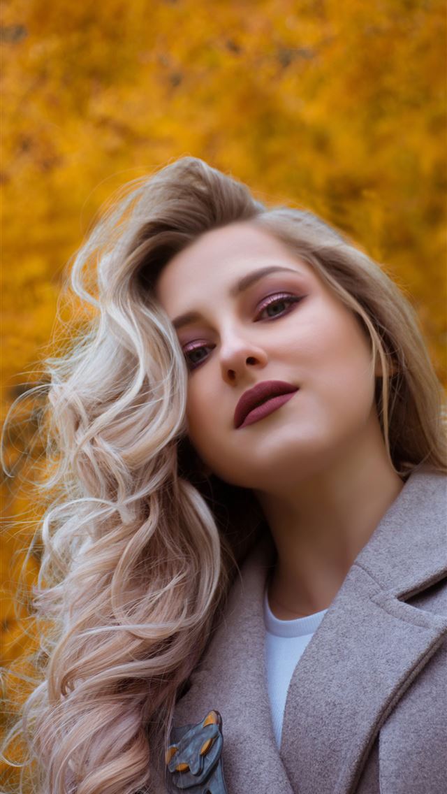 1284x2778 woman wearing gray coat - girl iPhone Wallpaper