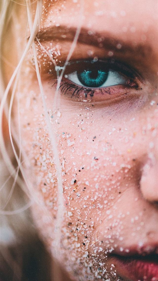 1284x2778 closeup view of woman with green eyes - naples iPhone Wallpaper