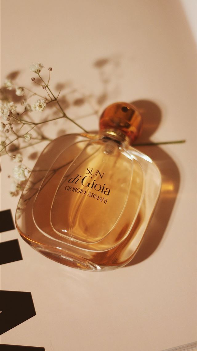 1284x2778 Sun di Gioia bottle - bee iPhone Wallpaper