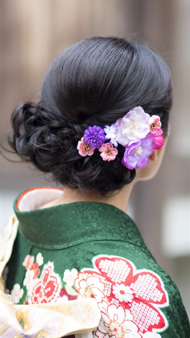 1284x2778 woman in green floral top - japan iPhone Wallpaper