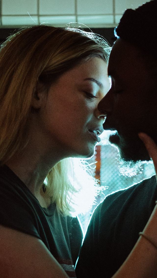 1125x2436 woman about to kiss man - quotes iPhone Wallpaper