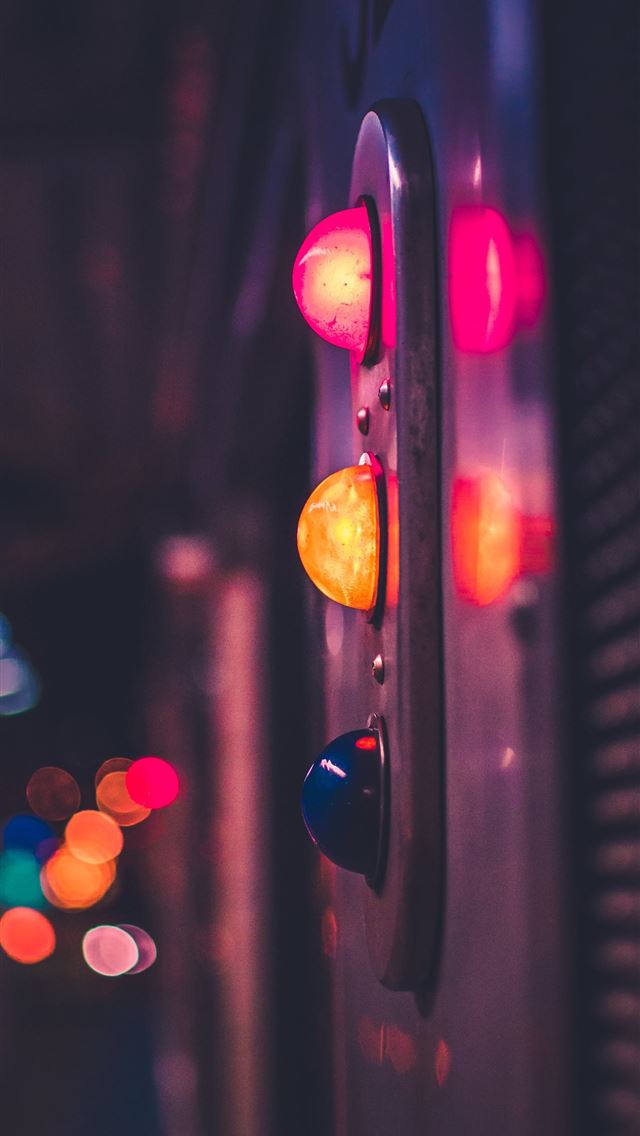 1284x2778 selective focus photography of traffic lights - chicago iPhone Wallpaper