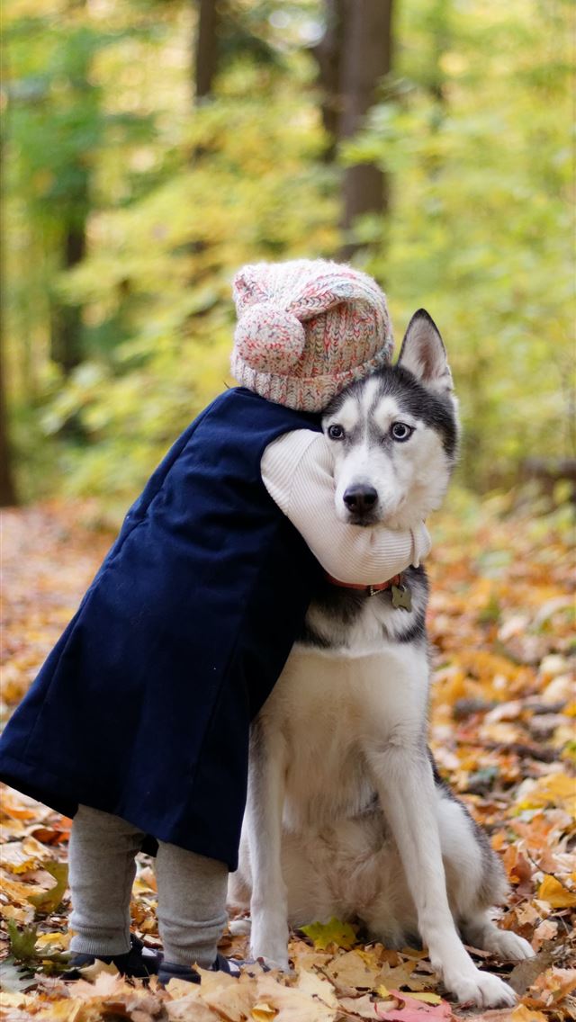 1284x2778 toddler hugging siberian husky - dog iPhone Wallpaper