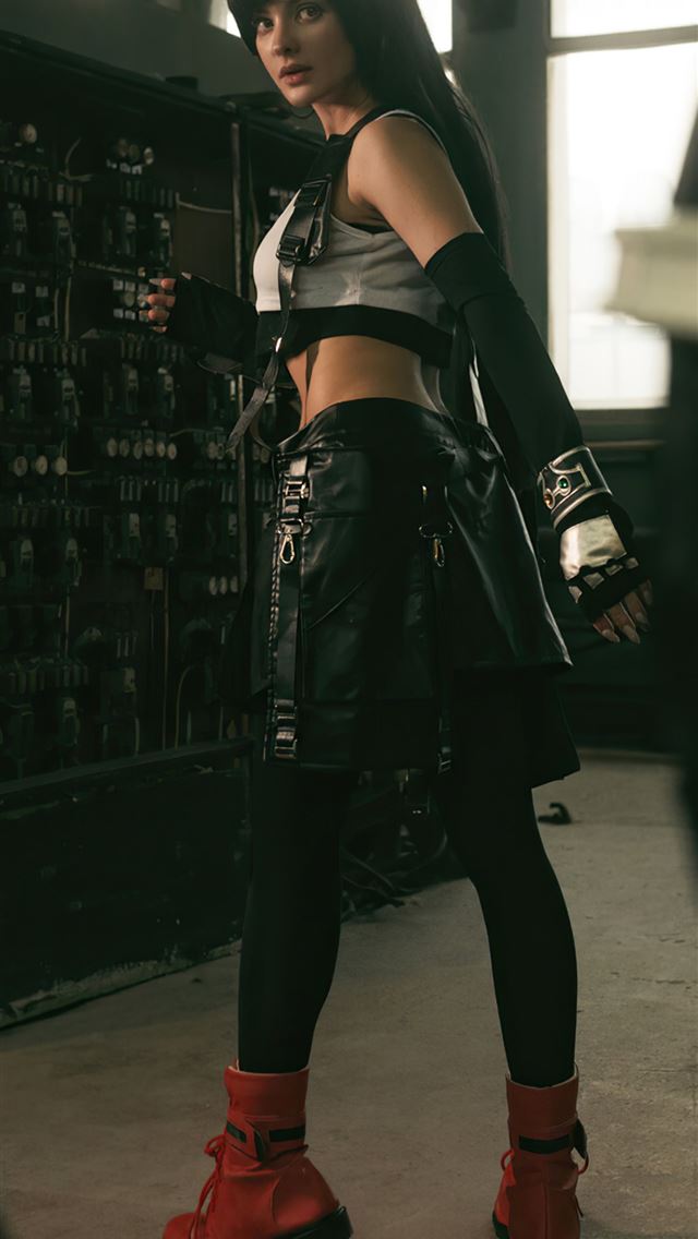 640x1136 tifa lockhart final fantasy cosplay 4k -  iPhone Wallpaper