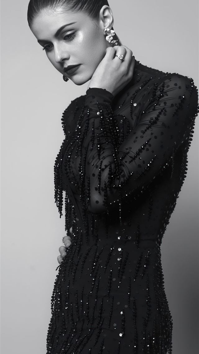 1284x2778 alexandra daddario elias tahan oscars photoshoot 4... -  iphone 13 Wallpaper