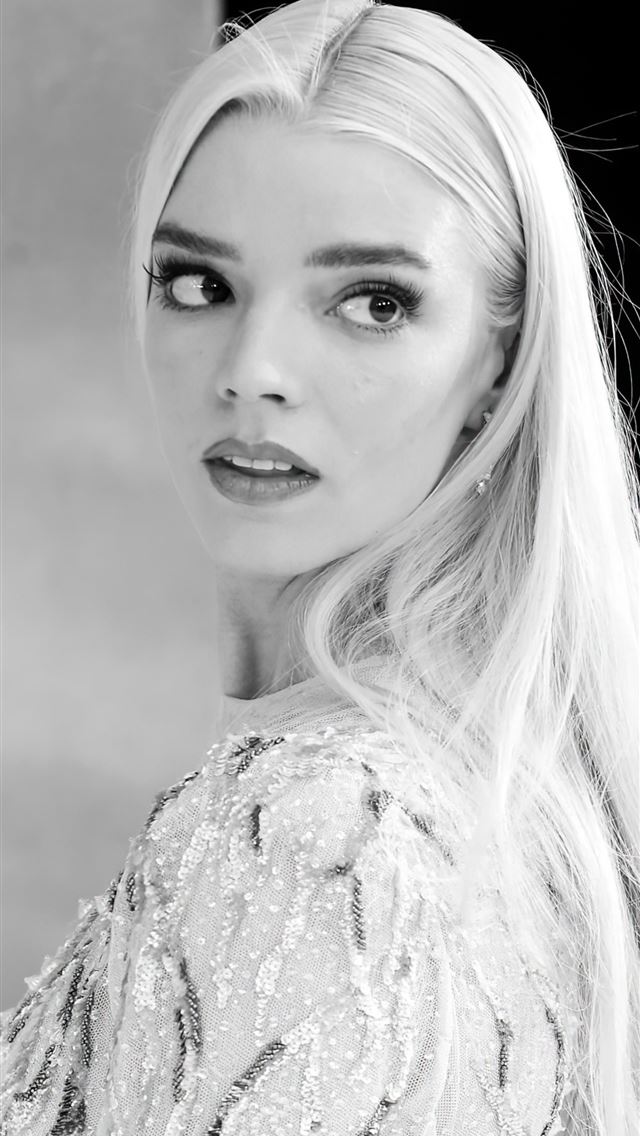 640x1136 anya taylor joy the northman event 4k -  iPhone Wallpaper