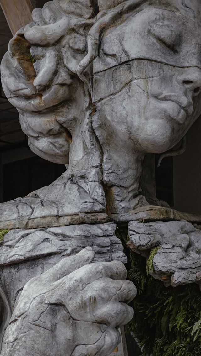 1290x2796 gray concrete statue of man holding stick - florida iPhone Wallpaper