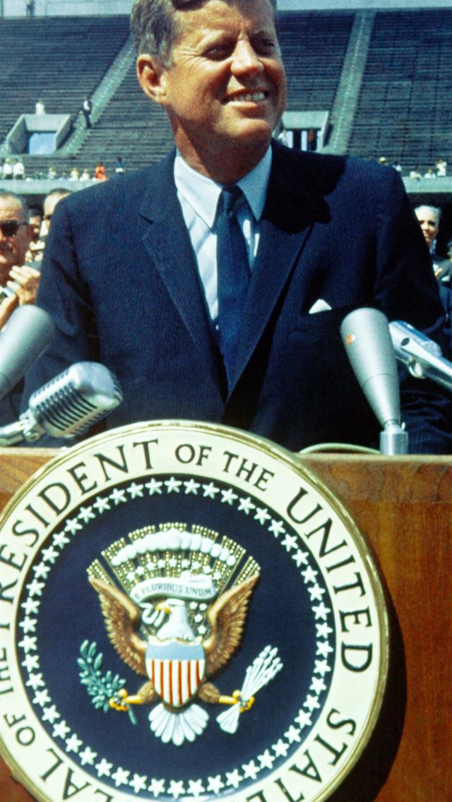 1290x2796 person standing on stage - united states iPhone Wallpaper