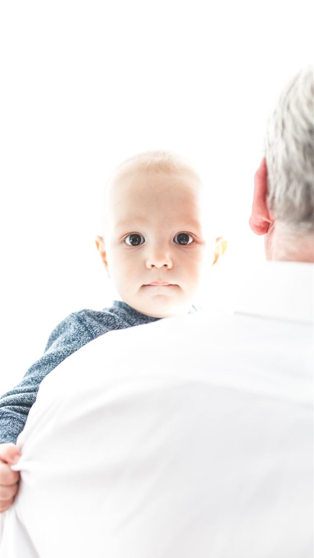 1290x2796 man carrying a baby - baby iPhone Wallpaper