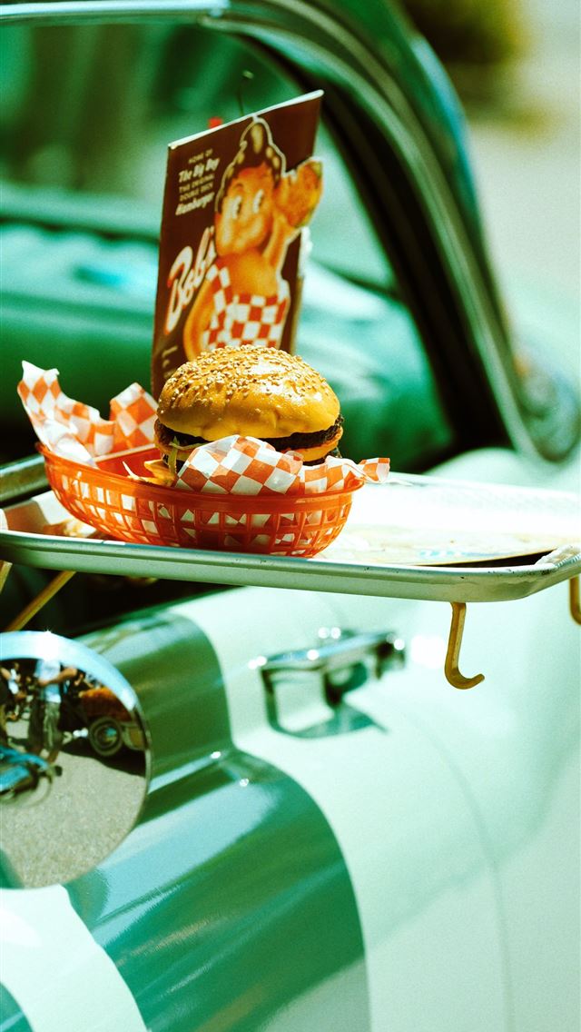 1290x2796 burger on orange basket -  iphone 14 Wallpaper