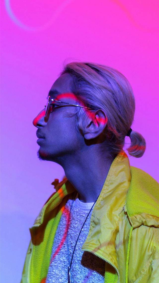 1290x2796 man wearing yellow jacket - yellow iPhone Wallpaper