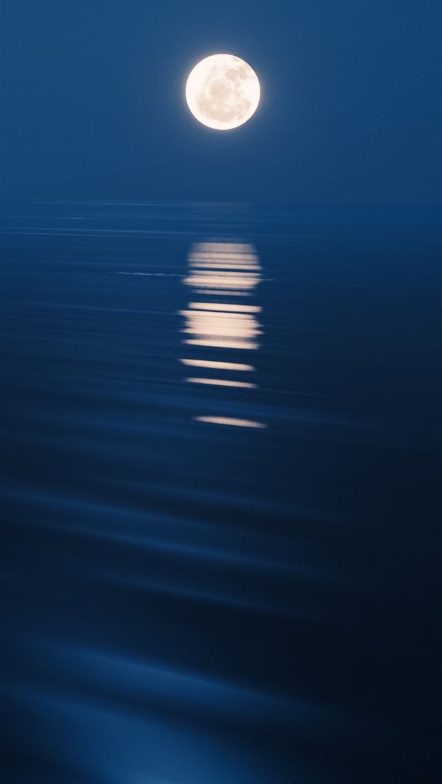 1290x2796 moon rising over the ocean at night - nature iPhone Wallpaper