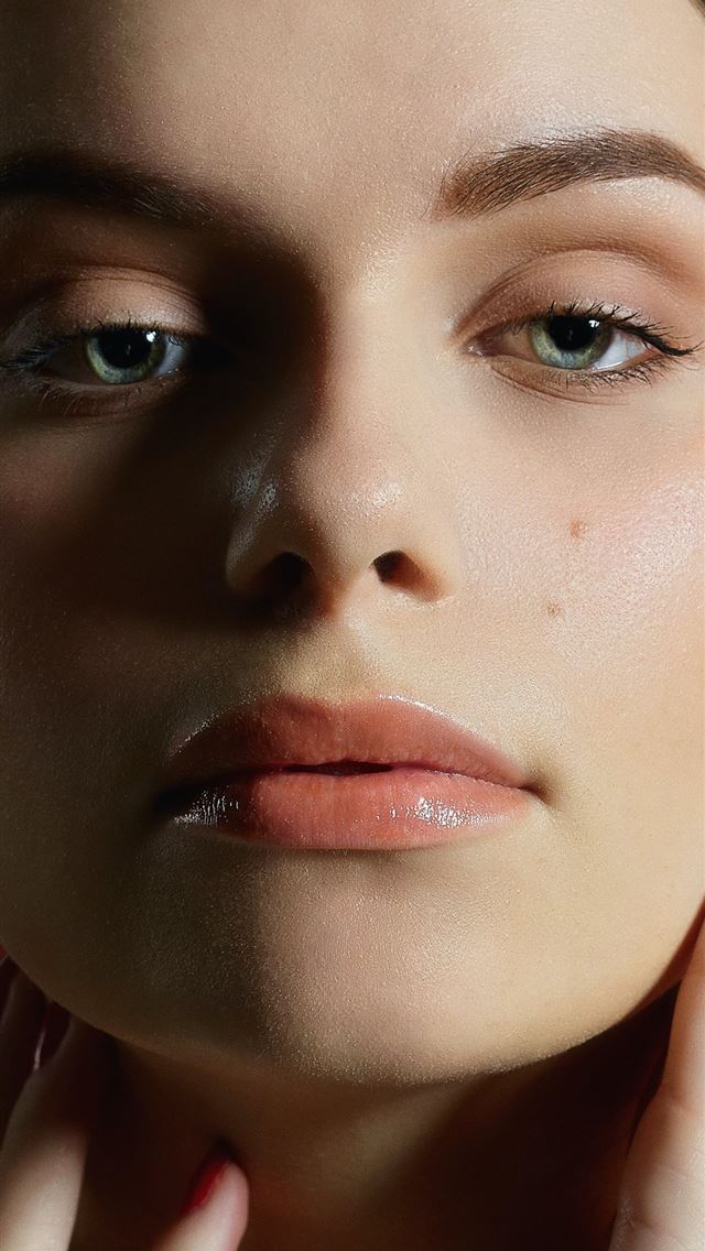 1125x2436 woman's face - beauty iPhone Wallpaper