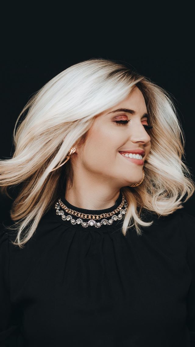 1290x2796 a woman with blonde hair wearing a black top - teen iPhone Wallpaper