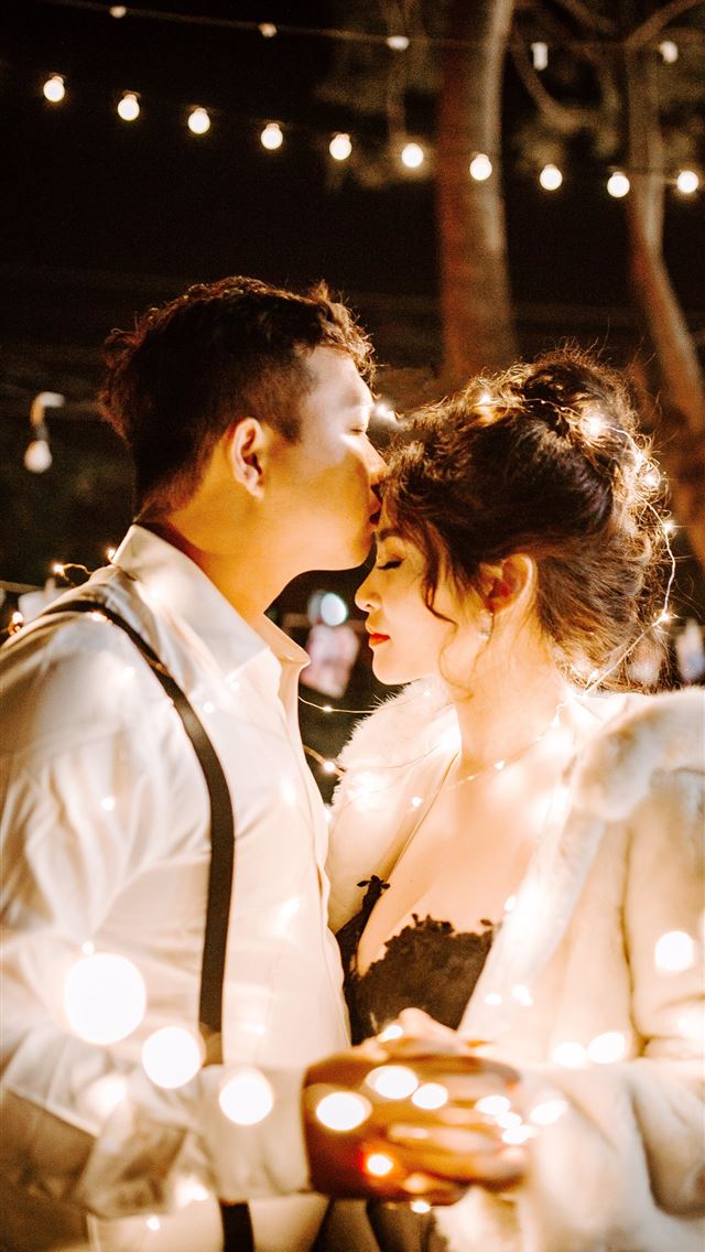 1290x2796 man kissing woman's forehead - love iPhone Wallpaper