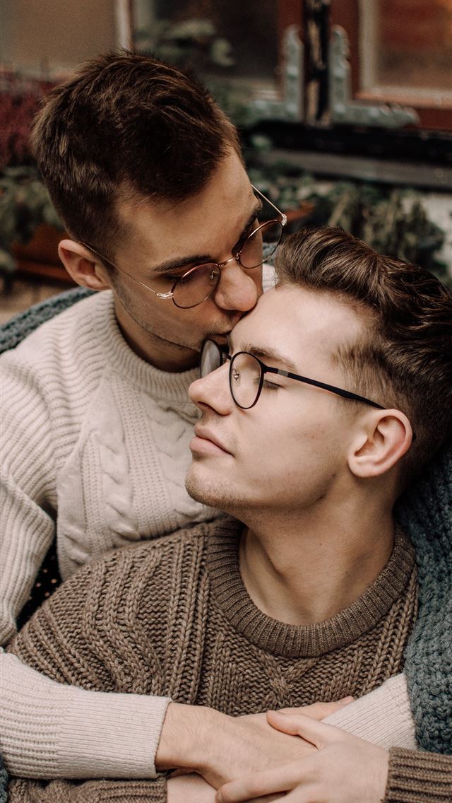 1290x2796 man in gray sweater wearing black framed eyeglasse... - love iPhone Wallpaper