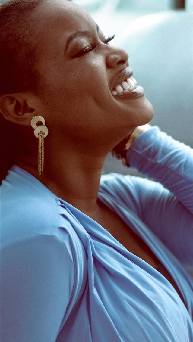 1290x2796 woman grabbing her hair - quotes iPhone Wallpaper