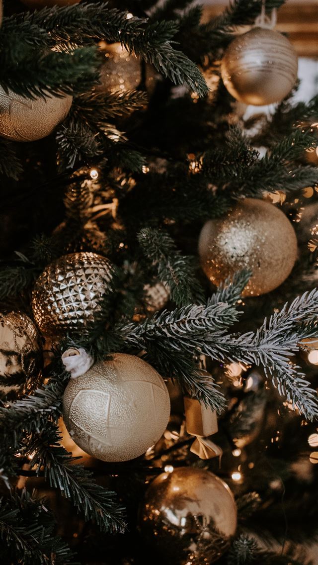 1290x2796 silver baubles on christmas tree - tree iPhone Wallpaper