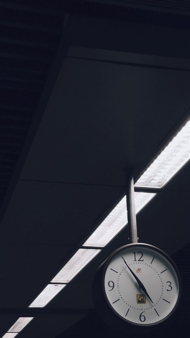 1125x2436 analog clock at 5 55 -  iphone 15 Wallpaper