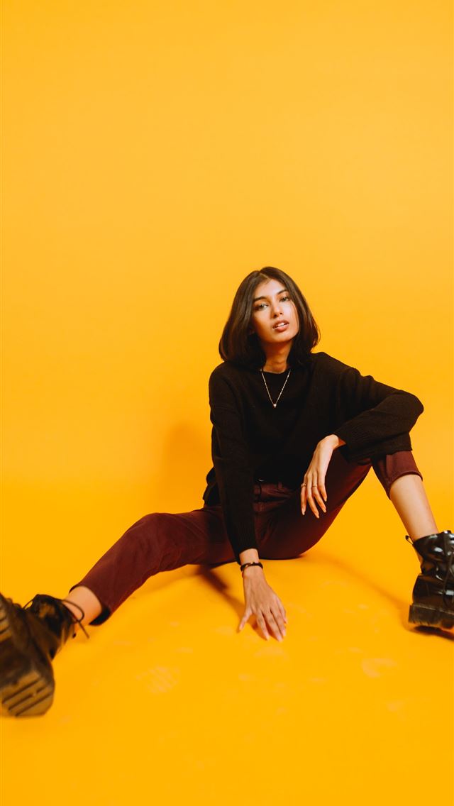 1290x2796 woman in black long sleeve shirt and black pants s... - retro iPhone Wallpaper