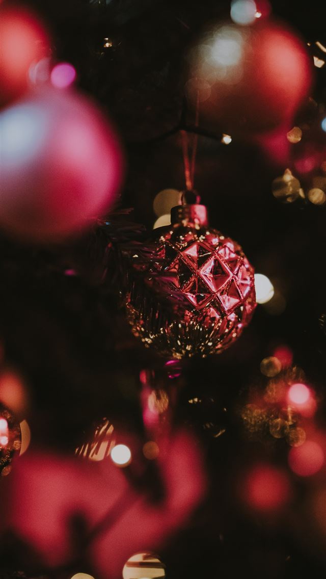 1290x2796 baubles in Christmas tree - sparkle iPhone Wallpaper