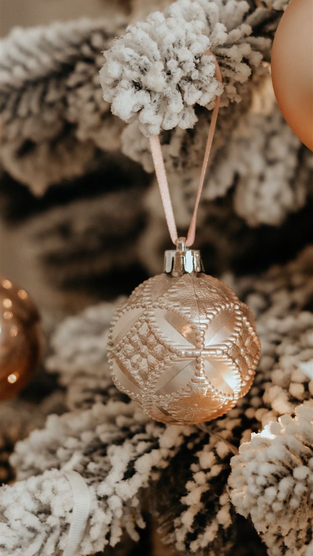 1290x2796 gold baubles on white christmas tree - holiday iPhone Wallpaper