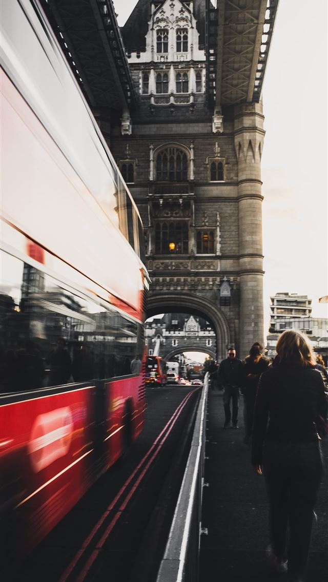 1290x2796 Tower Bridge London -  iphone 15 Wallpaper