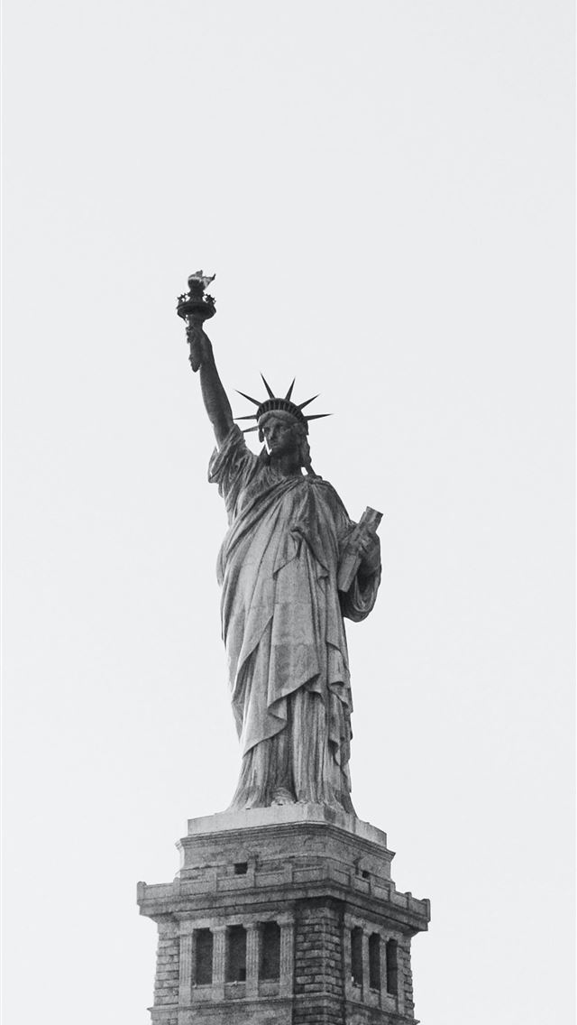1290x2796 Statue of Liberty -  iphone 15 Wallpaper