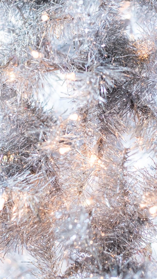 1290x2796 white Christmas tree -  iphone 15 Wallpaper