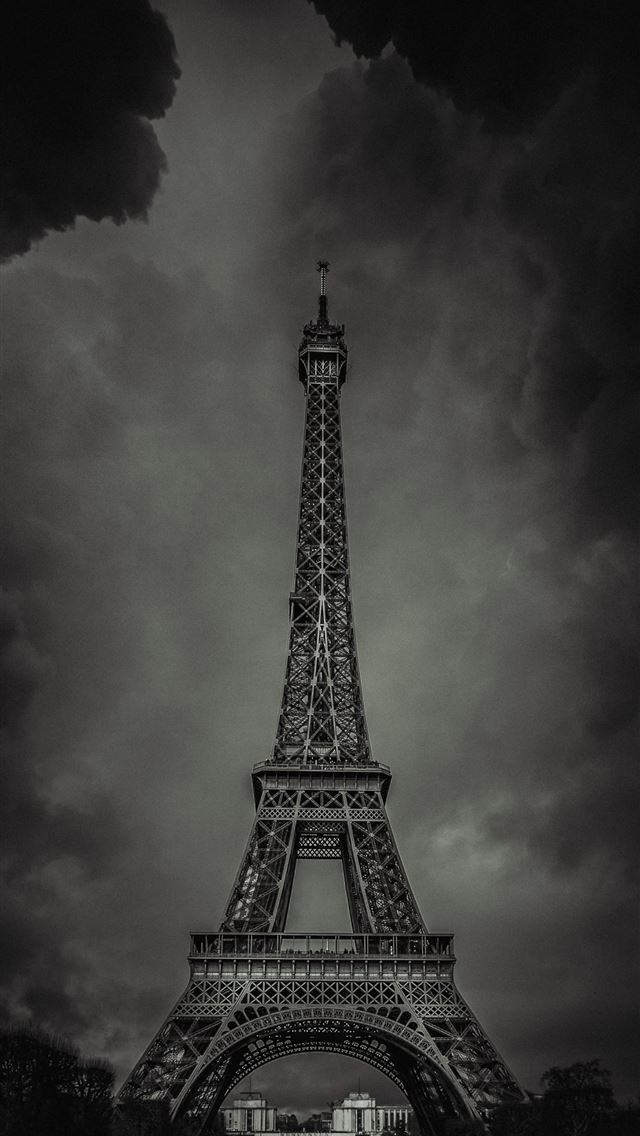 1290x2796 Eiffel Tower Paris low light photography -  iphone 15 Wallpaper