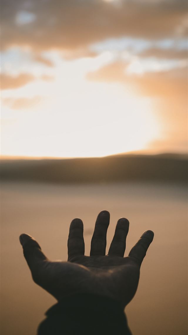 1125x2436 person's hand - night sky iPhone Wallpaper