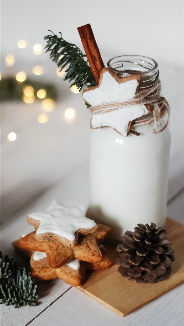 1290x2796 brown pine cone and white pillar candle -  iphone 15 Wallpaper