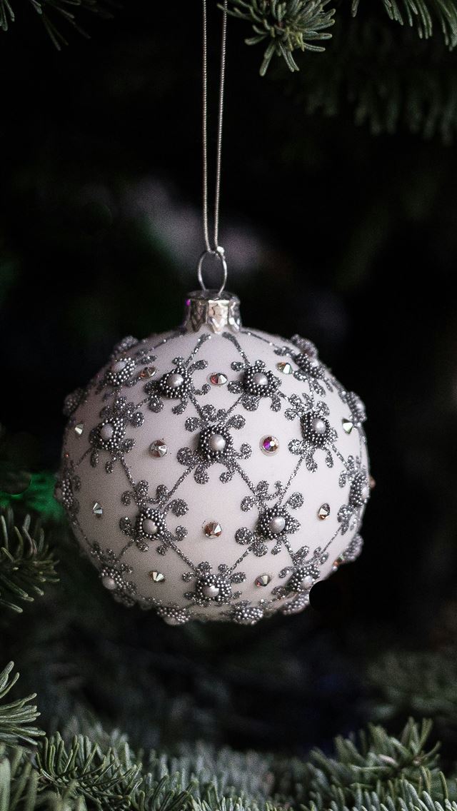 1290x2796 white and gray Christmas baubles -  iphone 15 Wallpaper