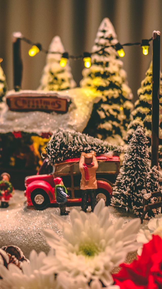 1290x2796 close up photography of Christmas decoration - vintage iPhone Wallpaper