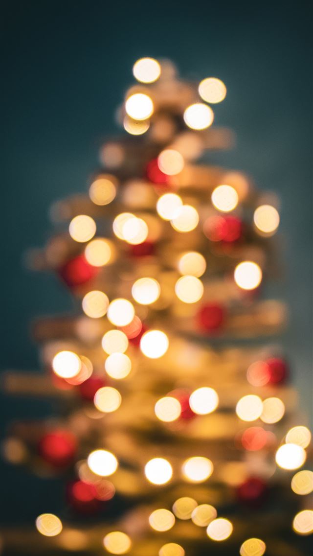 1290x2796 turned on Christmas tree -  iphone 15 Wallpaper