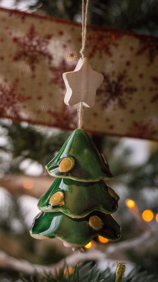 1290x2796 green Christmas tree hanging decor hang on Christm... -  iphone 15 Wallpaper