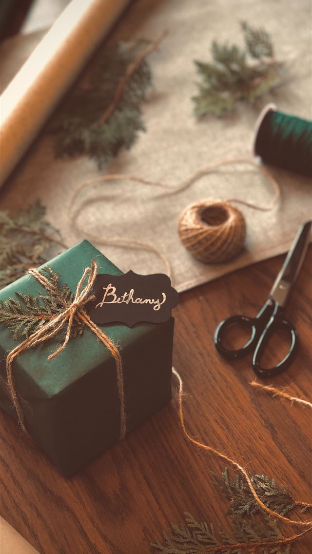 1290x2796 green thread beside brown thread and green thread - christmas iPhone Wallpaper