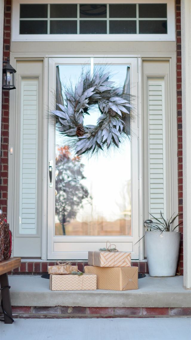 1290x2796 wreath hanging on full lite door of house -  iphone 15 Wallpaper