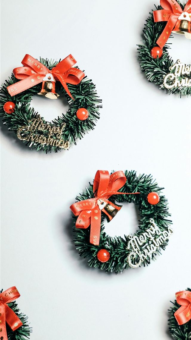 1290x2796 black and red floral wreath - christmas tree iPhone Wallpaper