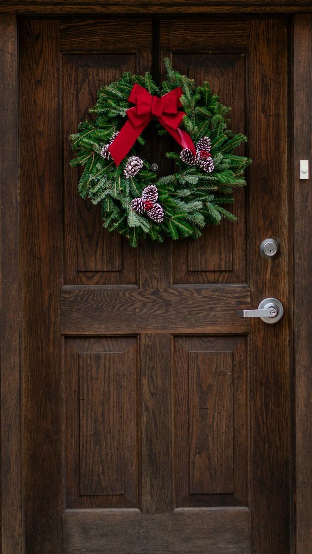 1290x2796 green and red wreath - holiday iPhone Wallpaper