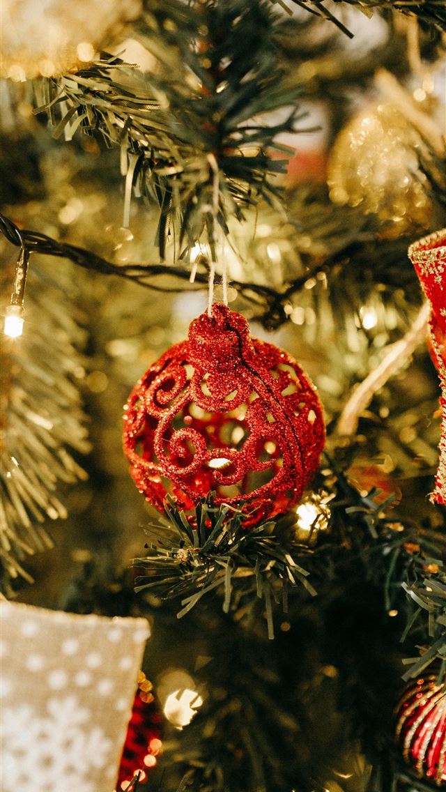 640x1136 baubles on tree -  iPhone Wallpaper