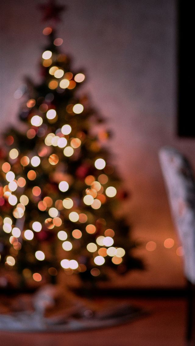 1290x2796 a close up of a light - holiday iPhone Wallpaper
