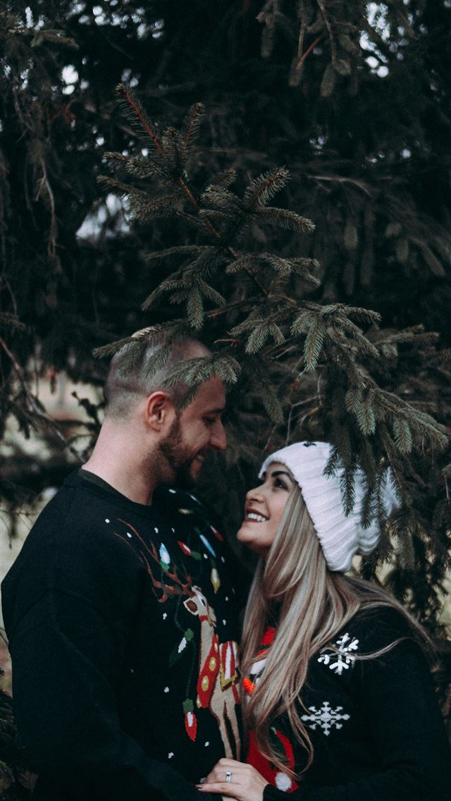 1290x2796 man and woman looking each other standing under gr... -  iphone 15 Wallpaper