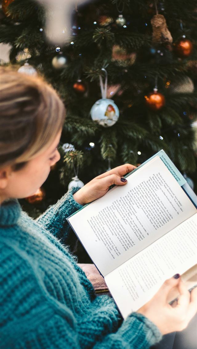 1290x2796 woman reading book -  iphone 15 Wallpaper