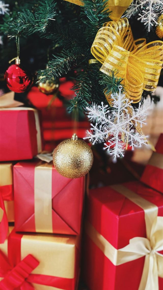 1290x2796 red and gold gift boxes - christmas tree iPhone Wallpaper