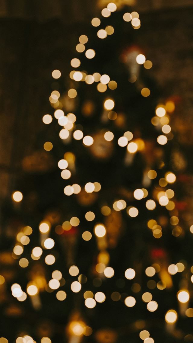 1290x2796 lighted Christmas tree with sttoppe -  iphone 15 Wallpaper