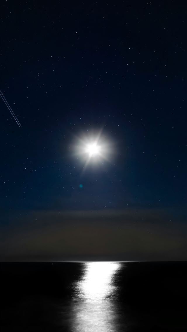 1290x2796 moon phot - ocean iPhone Wallpaper