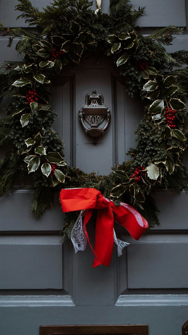 1290x2796 green and red wreath - christmas iPhone Wallpaper