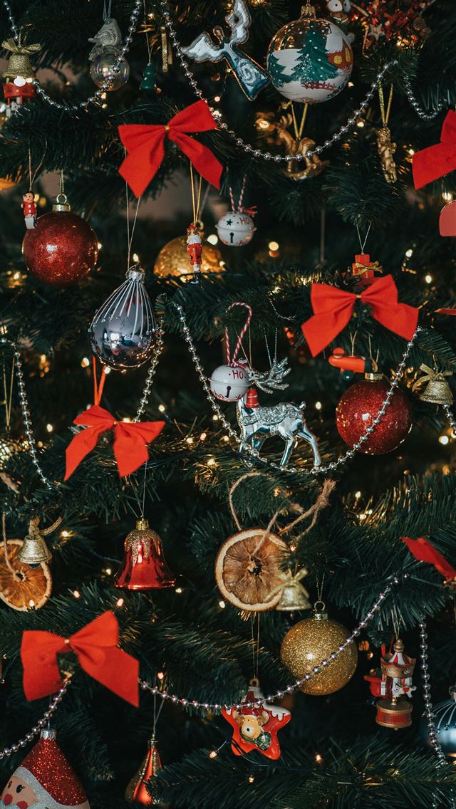 1290x2796 red and gold baubles on christmas tree - tree iPhone Wallpaper